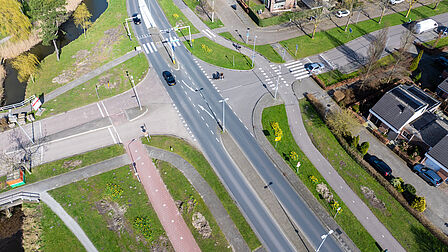 Luchtfoto van de kruising.